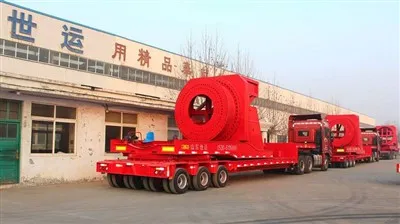 ما هي ميزات مقاومة الانزلاق في أرضية مقطورة نقل البضائع؟